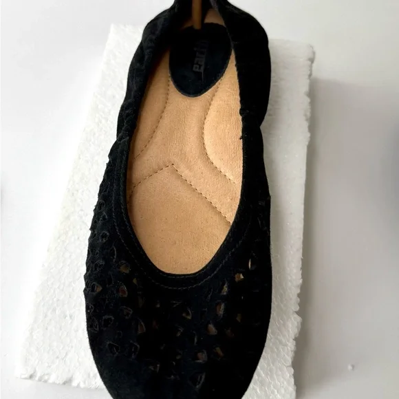 Earth Breeze Women’s Slip on Black Suede Ballet Flats SZ 7B - Picture 4 of 12